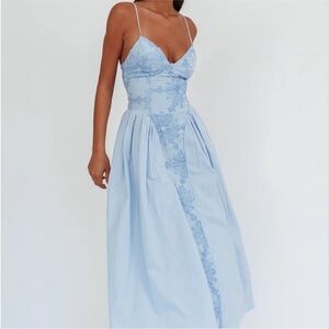 Selfie Leslie—Serifine Floral Embellished Maxi Dress